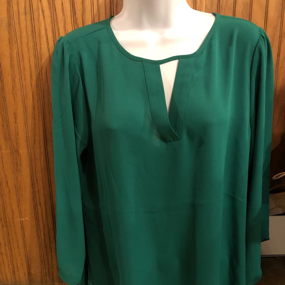 Women’s Van Heusen keyhole blouse size s